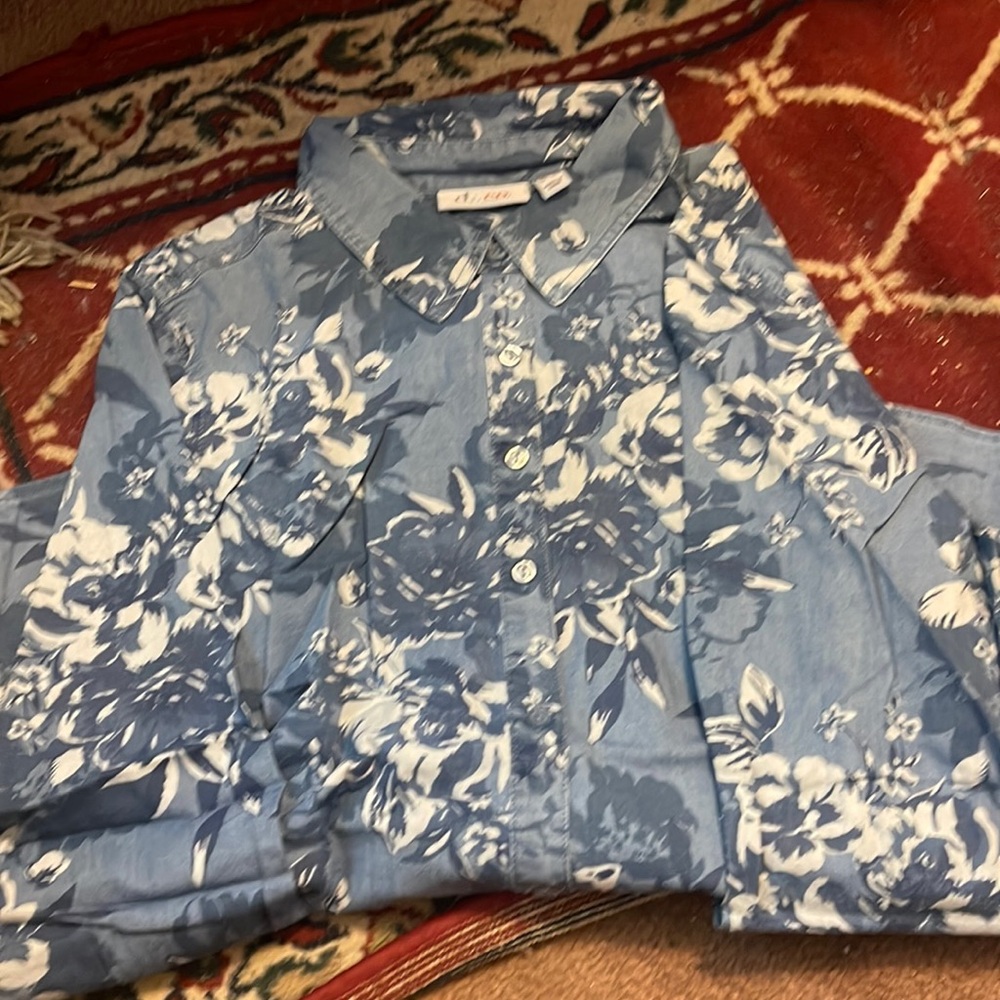 D and co button up size L